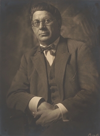 Portrait Poelzig_Architekturmuseum Berlin.jpg